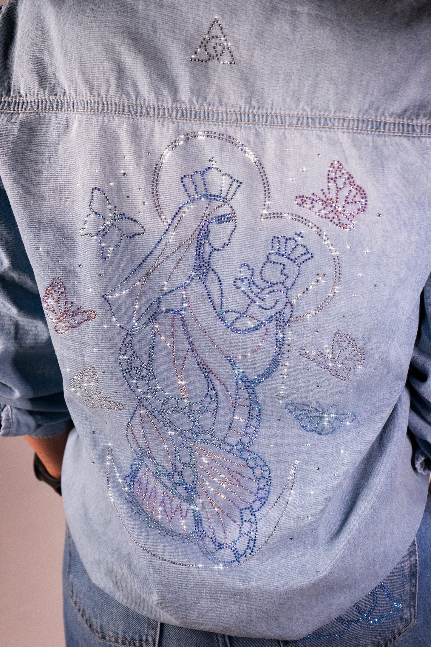 Chinita Mariposa Silueta Camisa Jean Claro