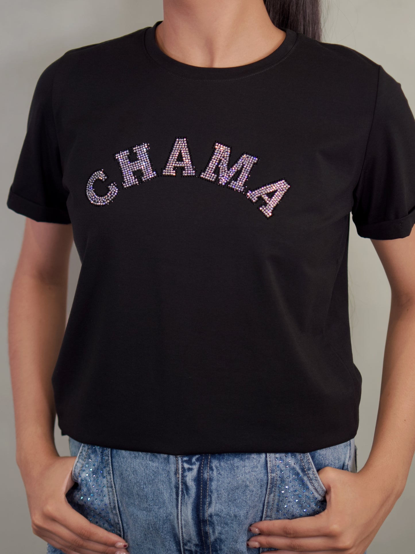 Chama Color Negro Manga Doblada
