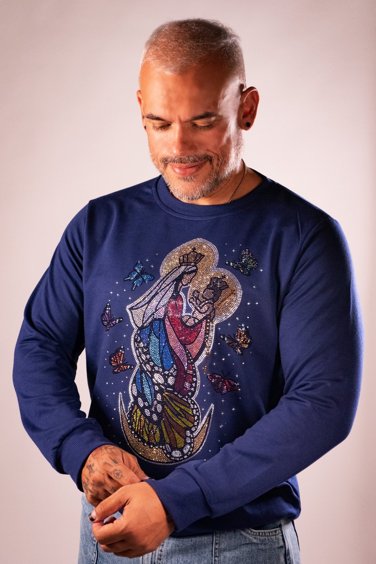 Chinita Mariposa Color Azul Oscuro Sweater Hombre