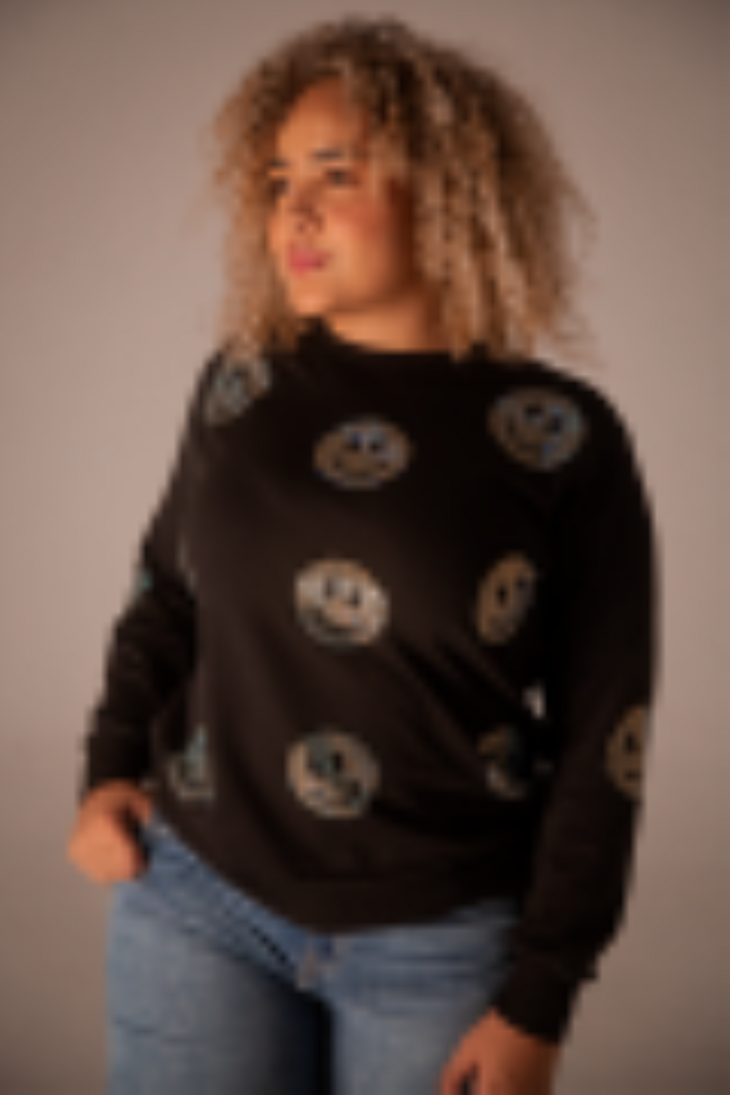 Sweater Full Caritas Black Corte Oversize