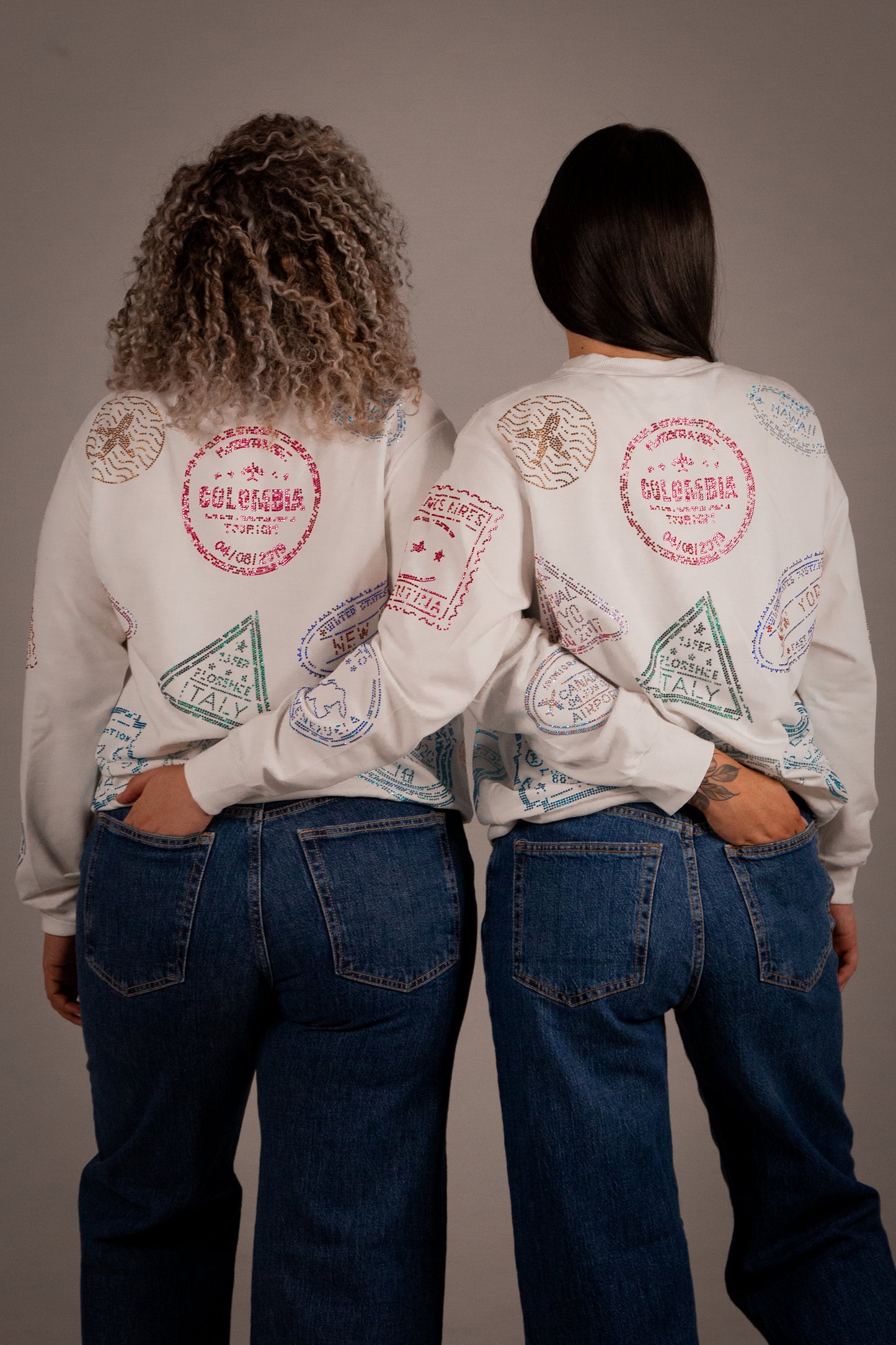 Sweater Sellos Viajes Color Blanco Oversize