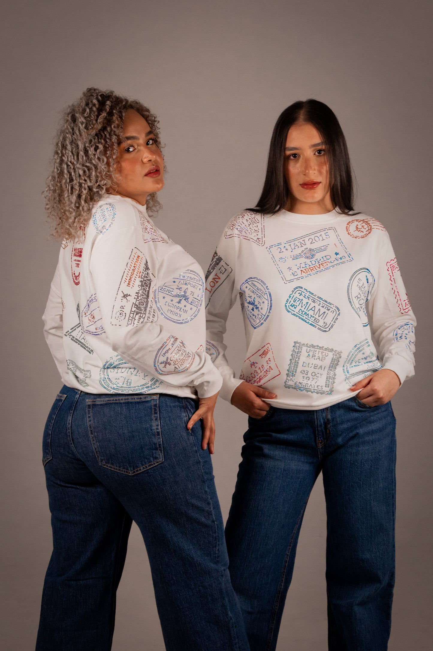 Sweater Sellos Viajes Color Blanco Oversize
