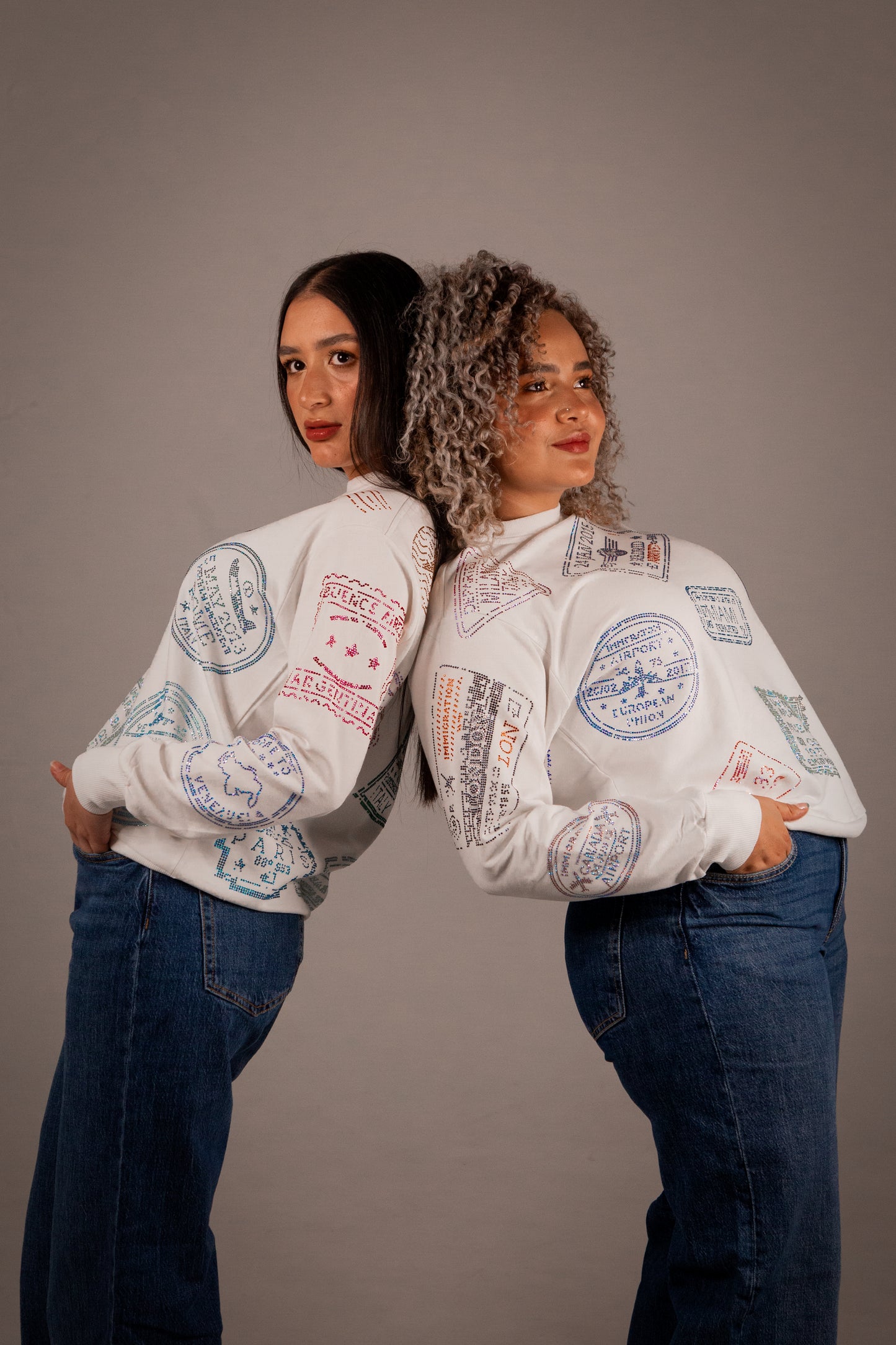 Sweater Sellos Viajes Color Blanco Oversize