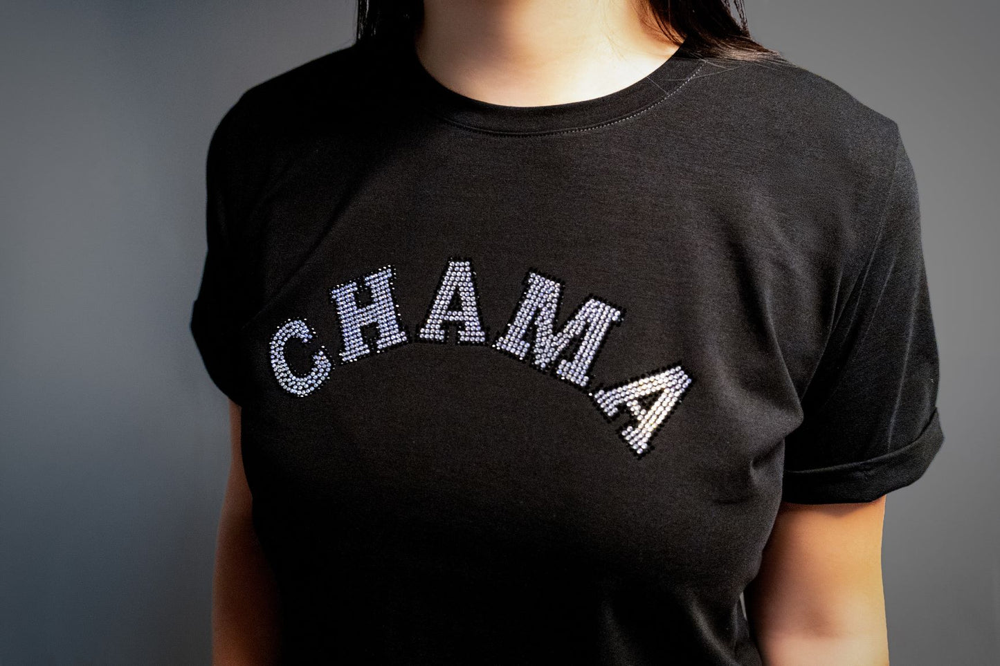 Chama Color Negro Manga Doblada