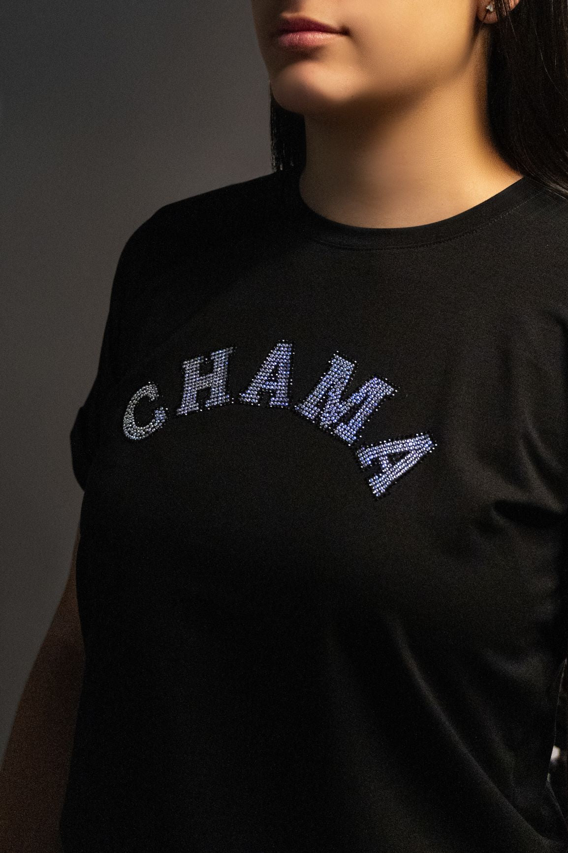 Chama Color Negro Manga Doblada