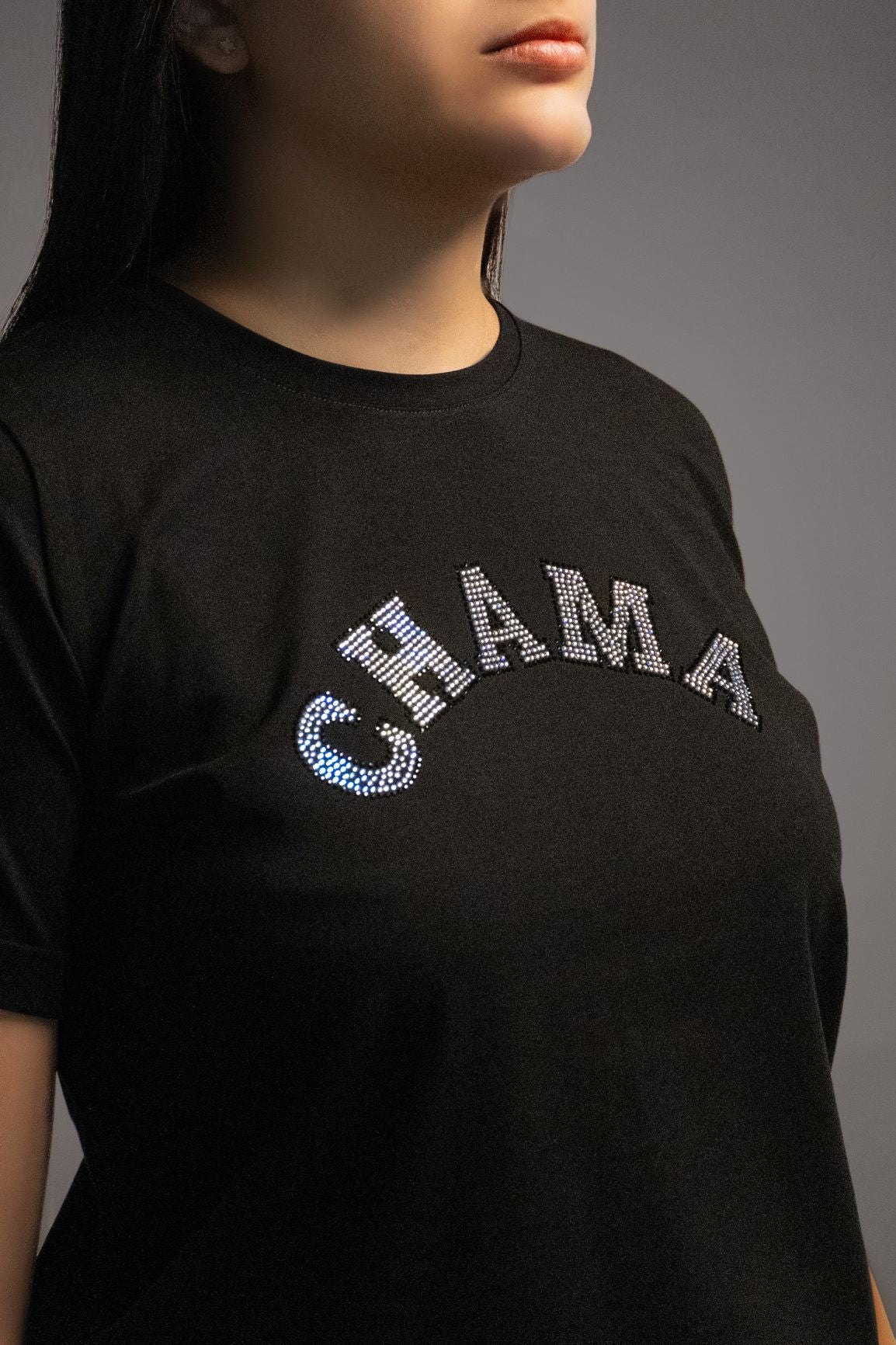 Chama Color Negro Manga Doblada