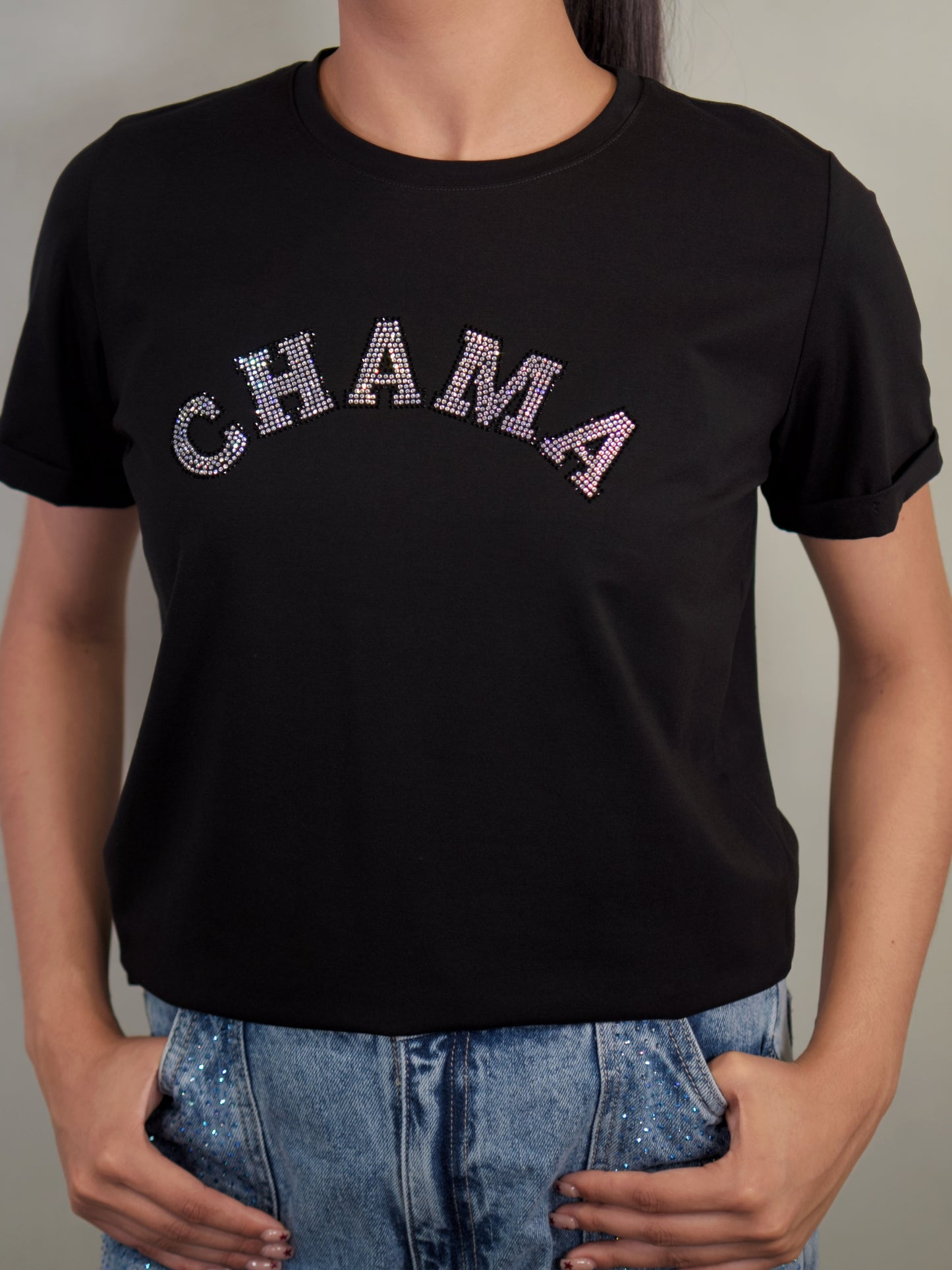 Chama Color Negro Manga Doblada